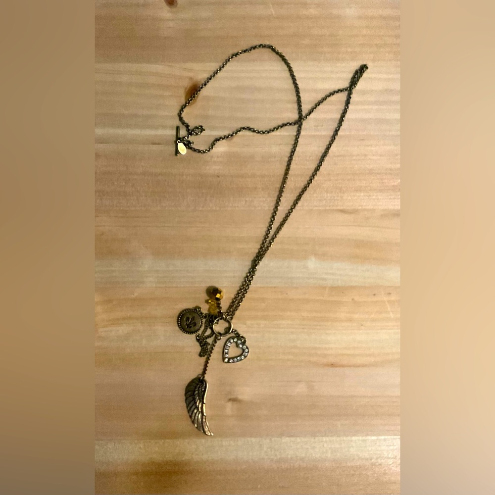 Necklace gold tone
